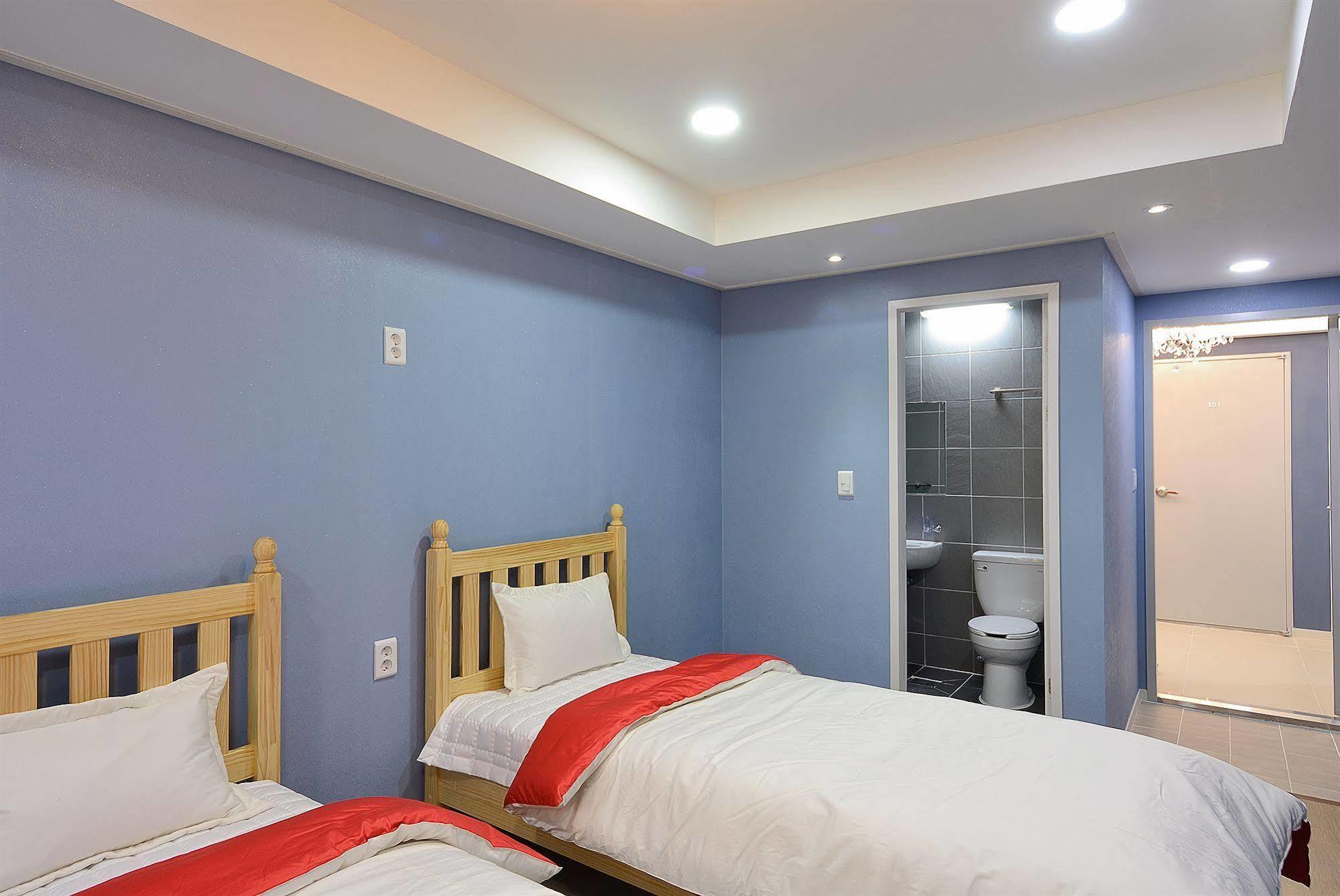 Red Guesthouse Seoul Exterior photo